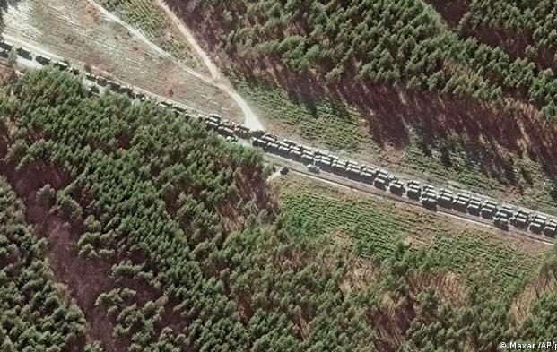 Колона-російської-воєнної-техніки-у-напрямку-до-Києва-весна-2022