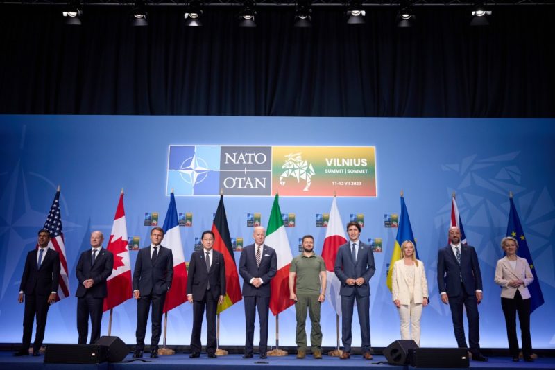 Фото: керівники G7 і президент України - саміт НАТО, Вільнюс